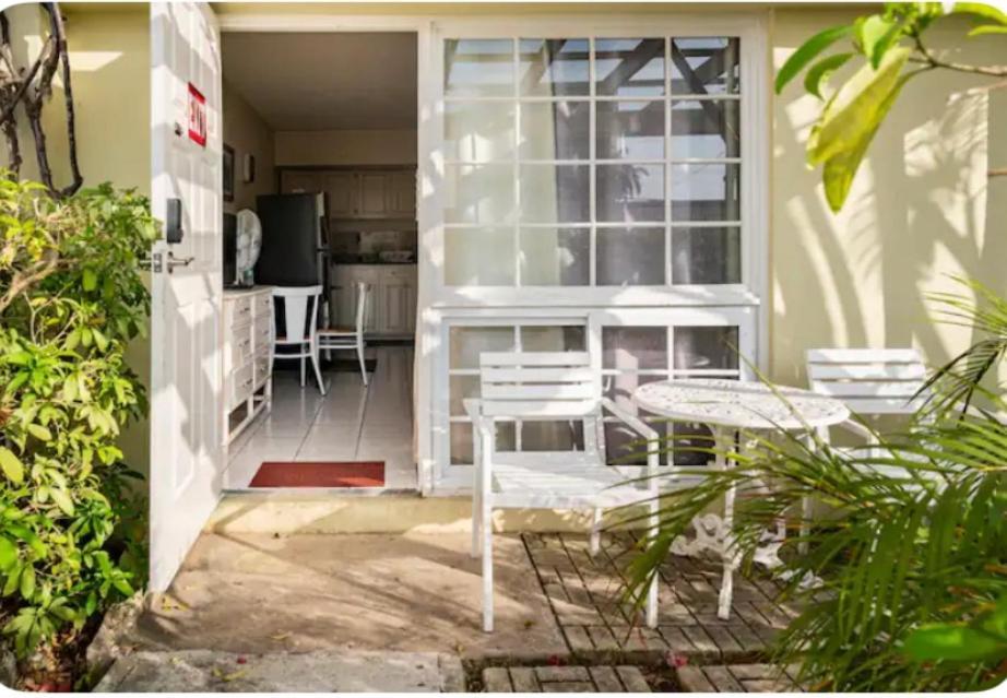 Beryls At Seawind On The Bay , Montego Bay , Jamaica Apartment Bagian luar foto